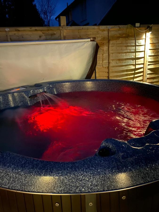 Grooms Cottage Outside Hot Tub Beith 外观 照片